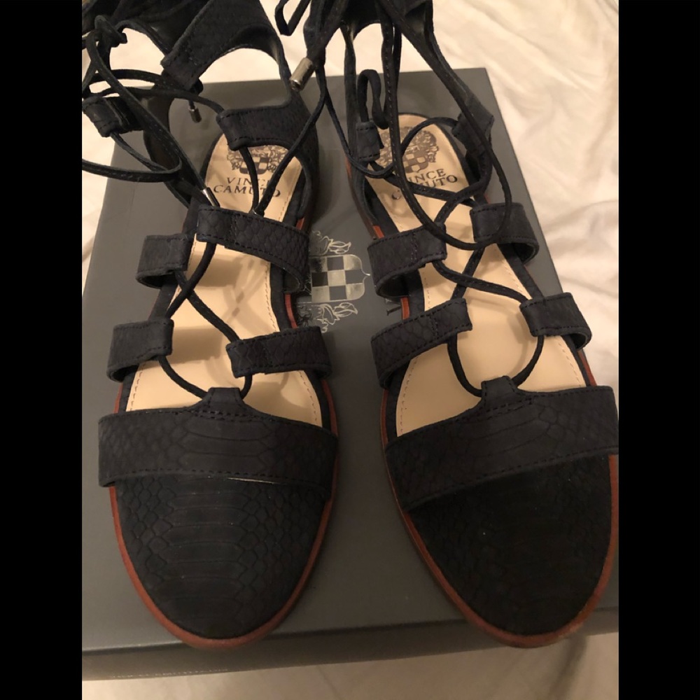 Bnib Vince Camuto gladiator 8.5 sandals